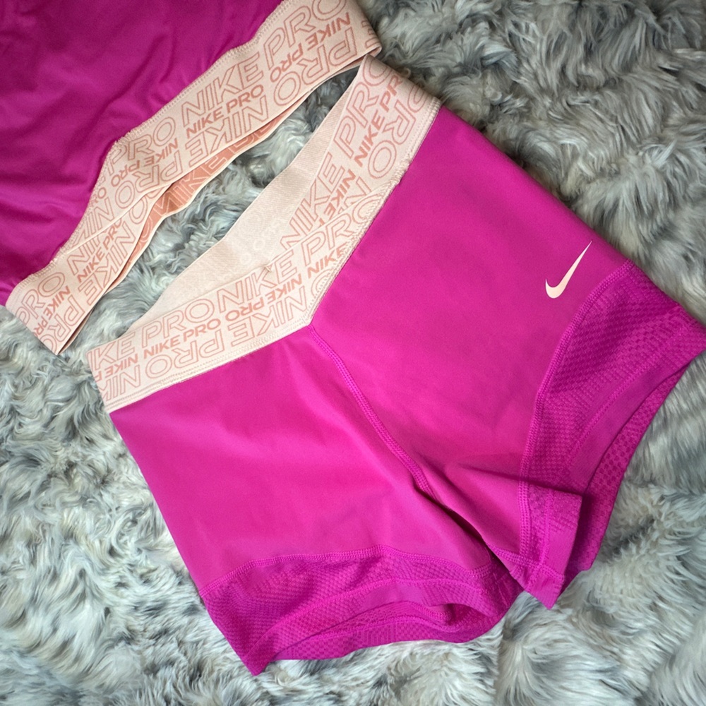 Nike Hot Pink Shorts & Top Workout Set size XS / Small Barbie gym set EUC girly - Picture 4 of 12